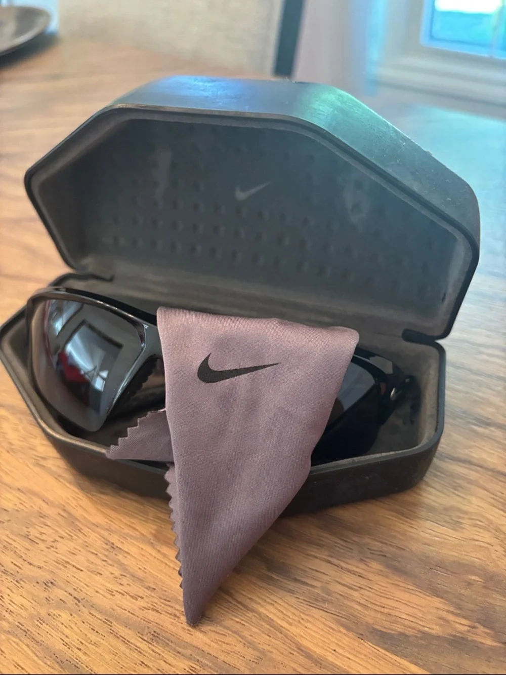 Nike Men’s Black Skylon Ace Pro Sunglasses with case and cleaning cloth